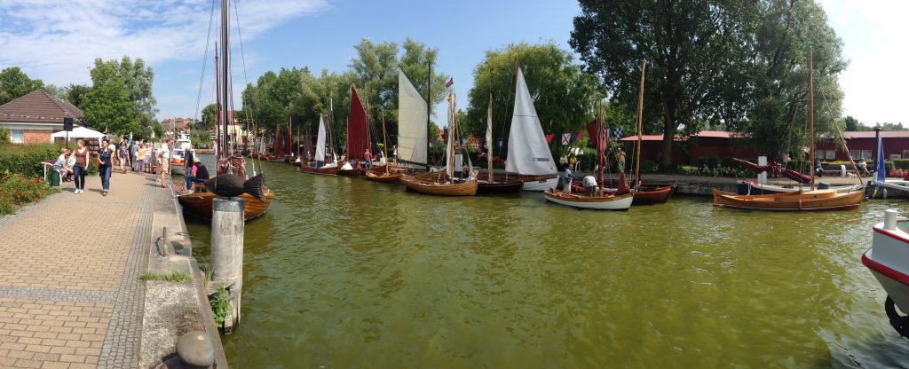 Hafen Wustrow mit Netzbooten
