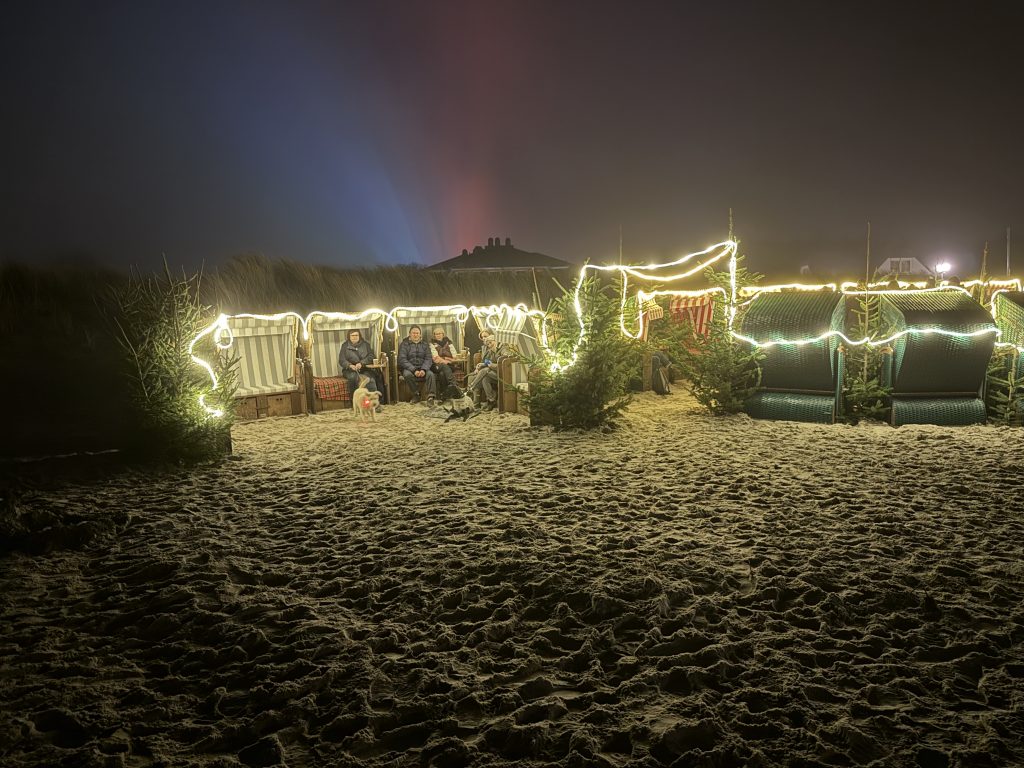 Strand Wustrow mit Strandkorbburg vor Silvester